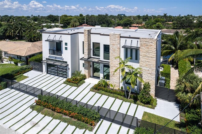 Building Photo - 2817 NE 35th St