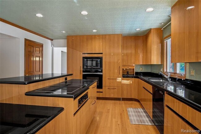 Building Photo - 1777 Fairway Dr