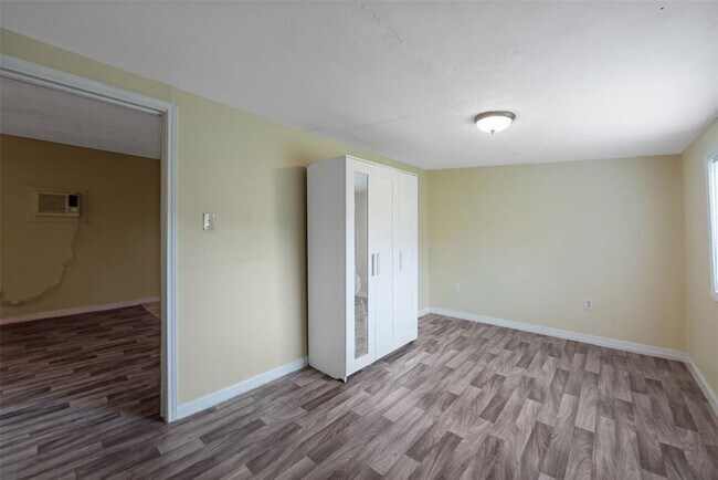 Building Photo - 1614 Ryon St