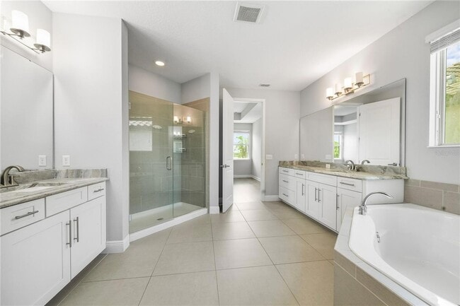 Building Photo - 8394 Lookout Pointe Dr