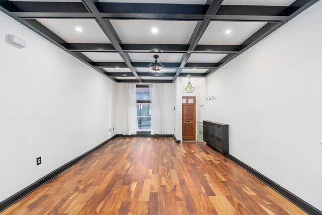 Building Photo - 128 S Ellwood Ave