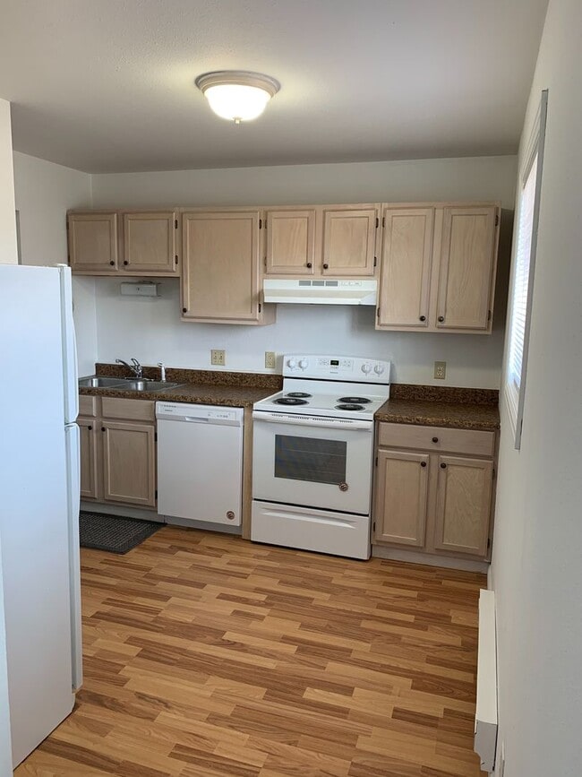 Interior Photo - KingArthur4961 (KC-AM)