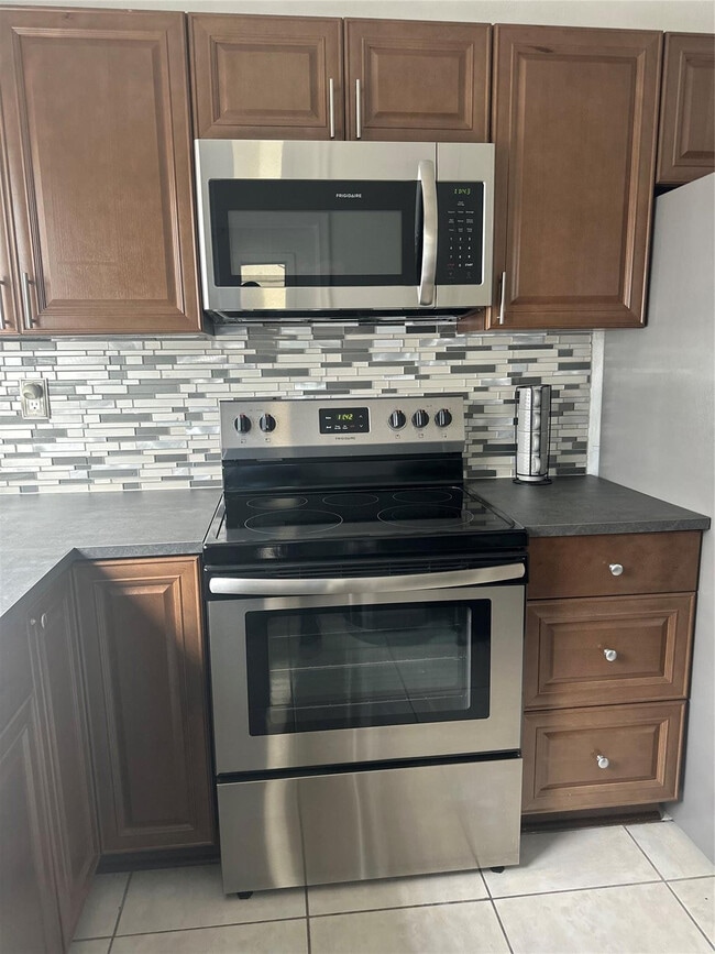 Building Photo - 4046 NW 19th St