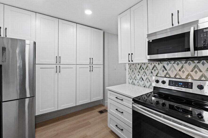 Building Photo - 1608 Knollwood Circle