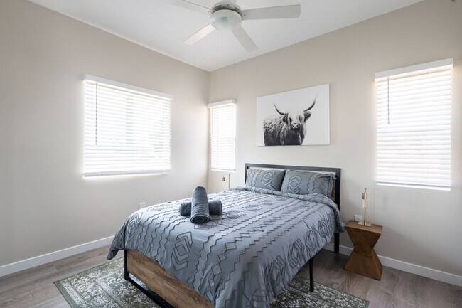 Building Photo - Spacious turfed yard!