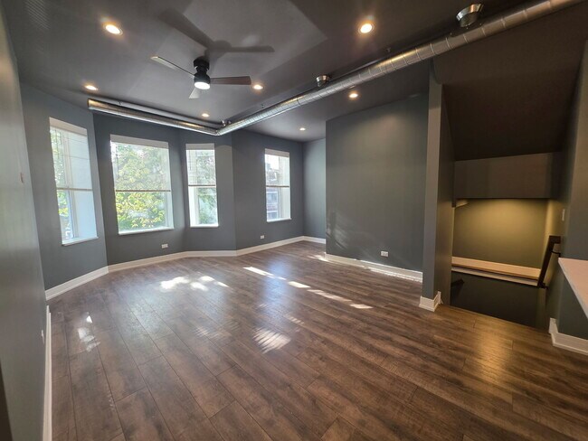 Building Photo - 1531 S Harding Ave