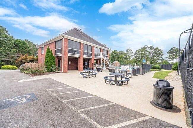 Building Photo - 461 Braidwood Walk NW