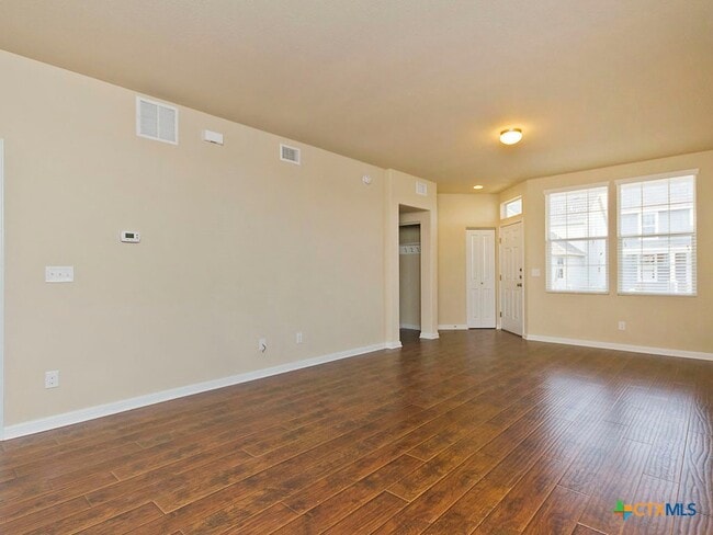 Building Photo - 335 Rachel St