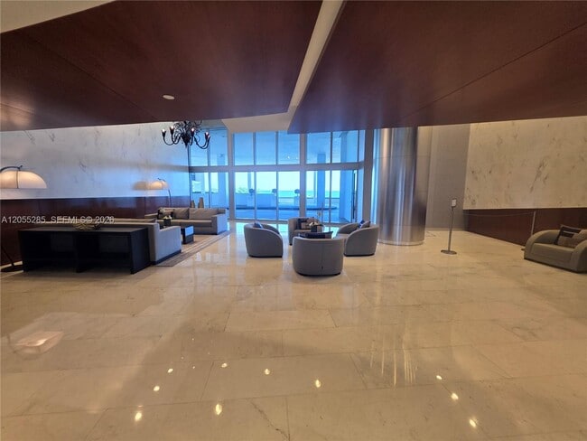 Building Photo - 17121 Collins Ave