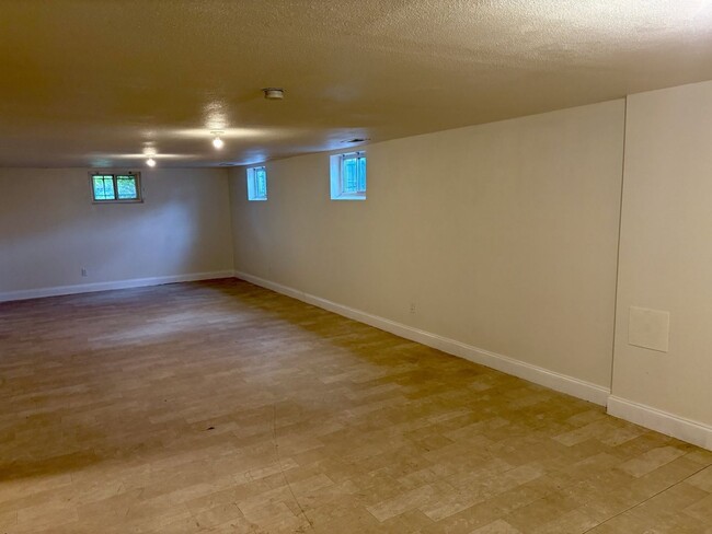 Building Photo - Harvey Park Location!  Single Family Home ...