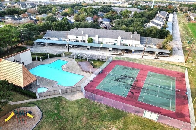 Building Photo - 6602 Montauk Dr