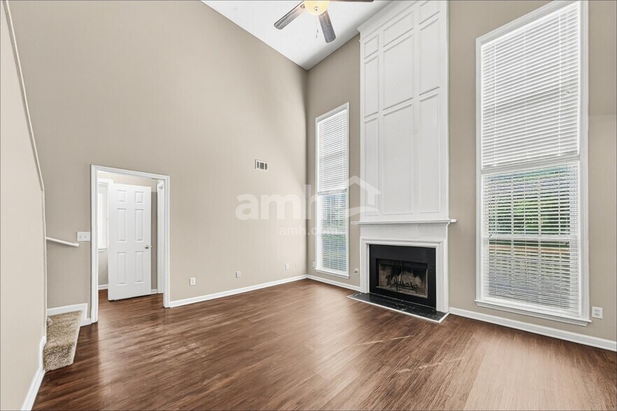 Building Photo - 3450 Ridgefair Dr