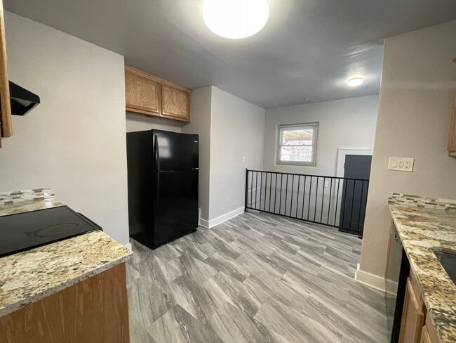 Building Photo - 405 Vassar Dr SE