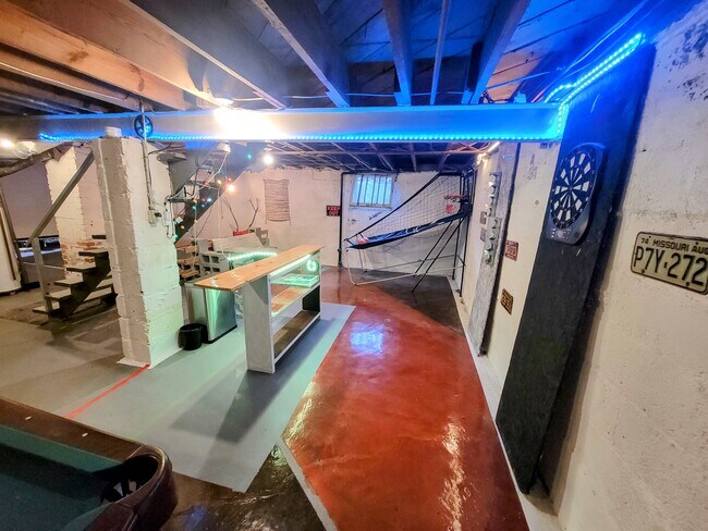 Building Photo - 5830 Holmes St