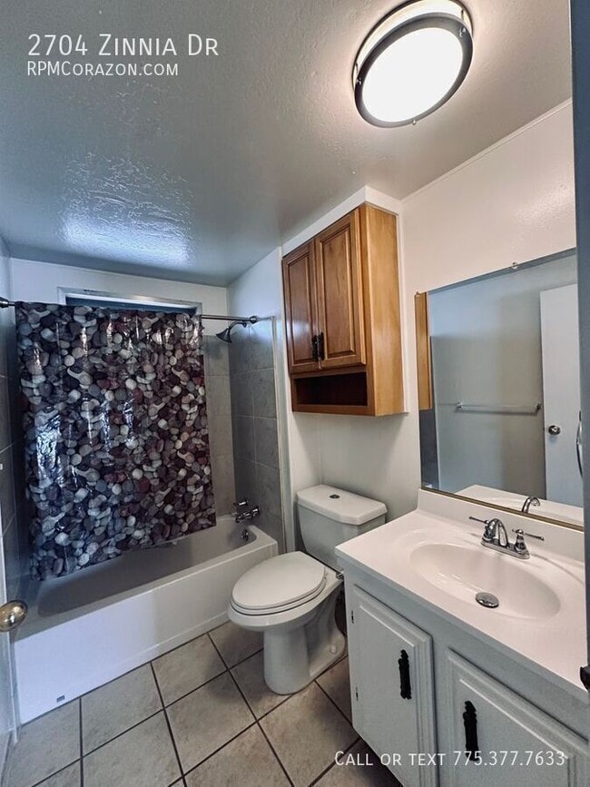 Building Photo - 2704 Zinnia Ave