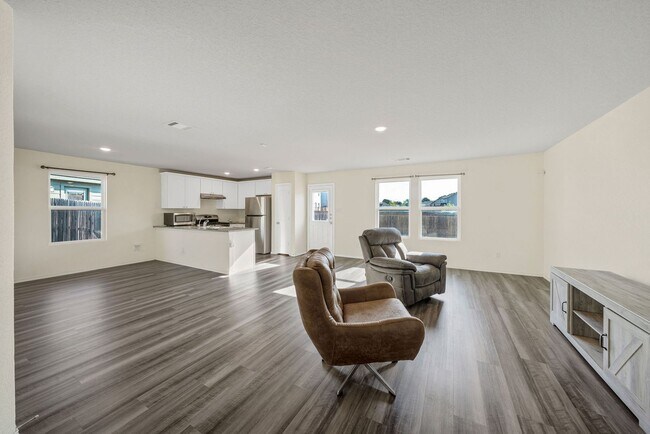 Building Photo - 4 Bedroom/2.5 Bath Elm Valley Subdivision