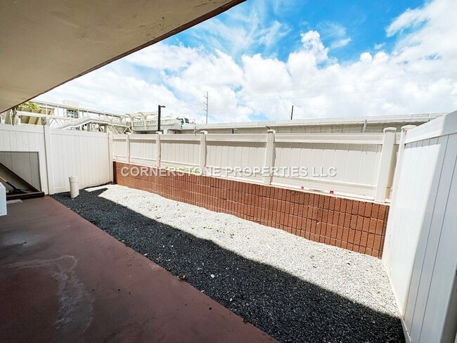 Building Photo - 98-729-729 Moanalua Loop