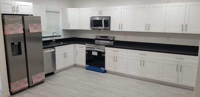 Building Photo - 3430 N 65th Ave