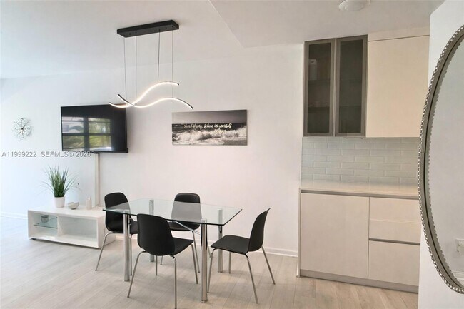 Building Photo - 100 Lincoln Rd