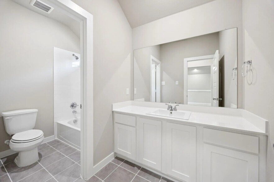 Building Photo - 5009 Celebration Dr