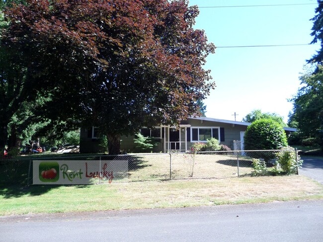 Building Photo - Adorable 3-Bedroom Home w/Large Fenced Yar...