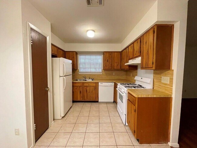 Building Photo - 4508 Dorsett Oaks Cir