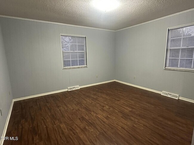 Building Photo - 103 Skyview Dr