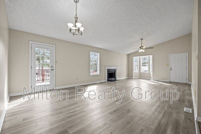 Building Photo - 1421 Matilda Ct