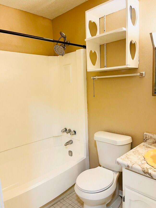 Building Photo - 1534 Delta Dr