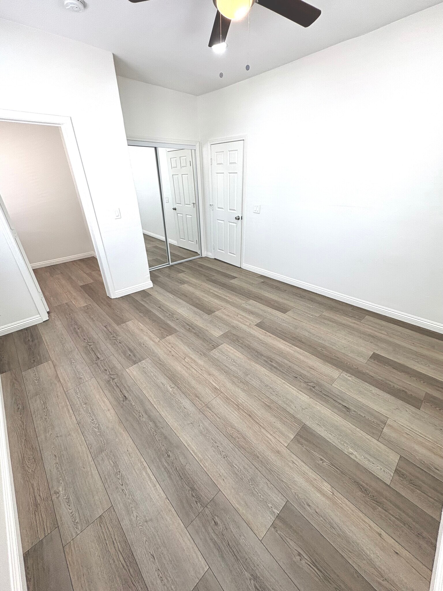 Building Photo - 106 S Pacific Ave