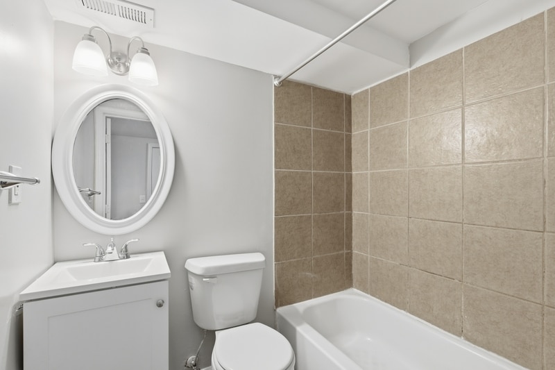 Building Photo - 2429 Barclay St