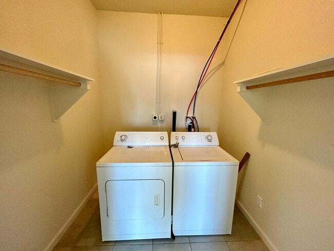 Building Photo - 904 Dresslerville Rd