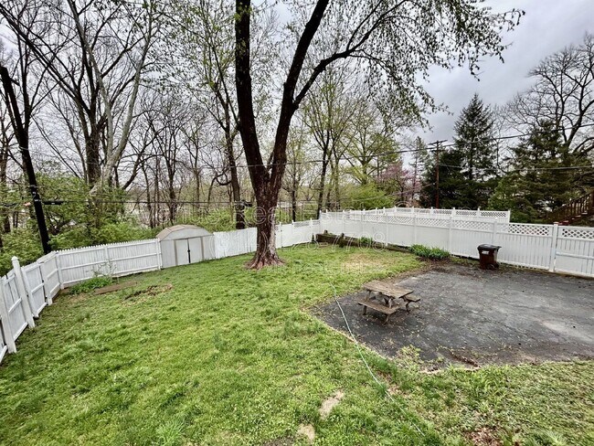 Building Photo - 7105 Circleview Dr