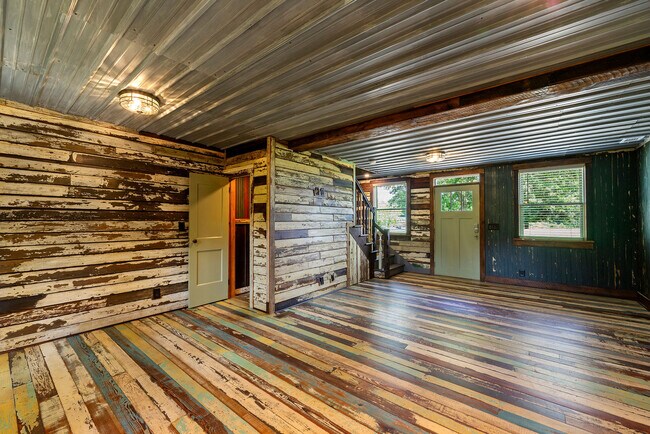 Building Photo - 953 W Shadburn Ave