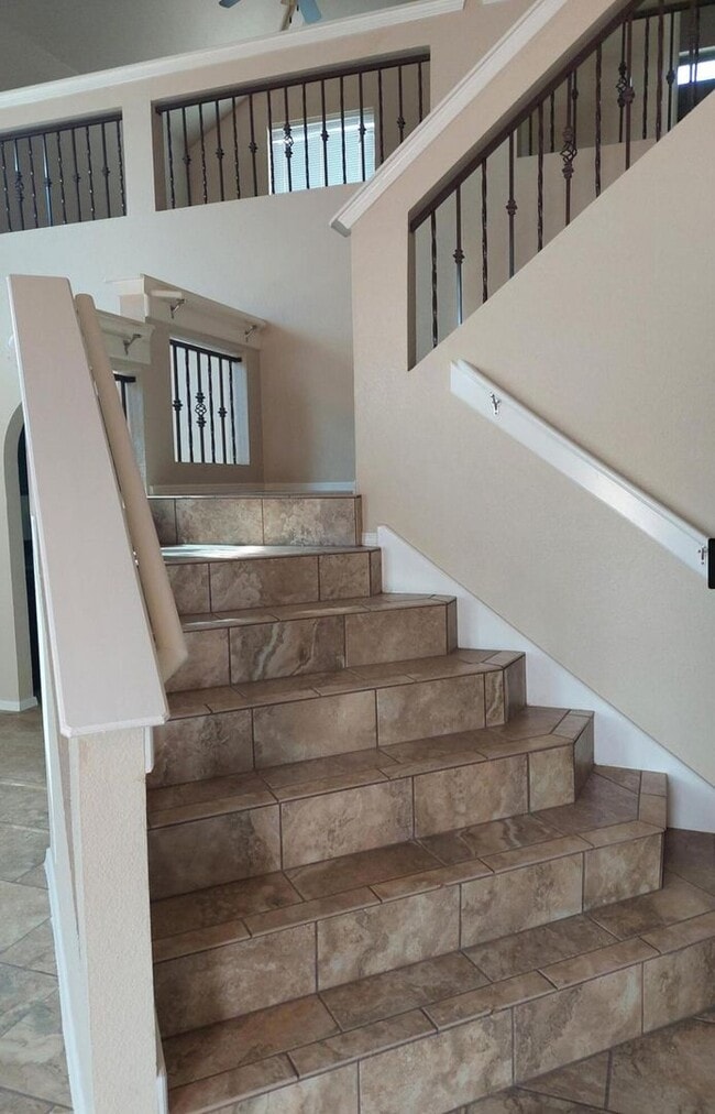 Building Photo - 3 bedroom 2 bathroom beautiful rental ! Available November