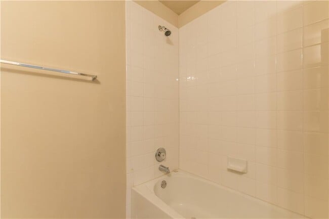 Building Photo - 441 Moulins Ln