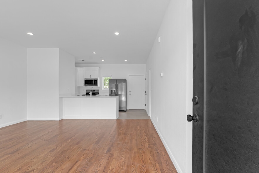 Building Photo - 5501 E 15th St