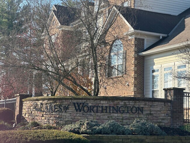 Building Photo - Lakes of Worthington
