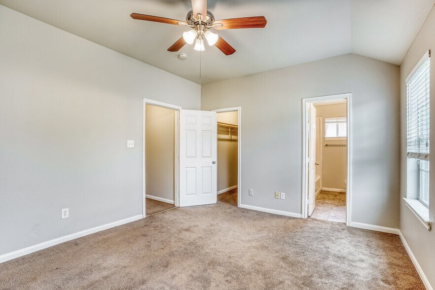 Building Photo - 4939 N Cancun Dr