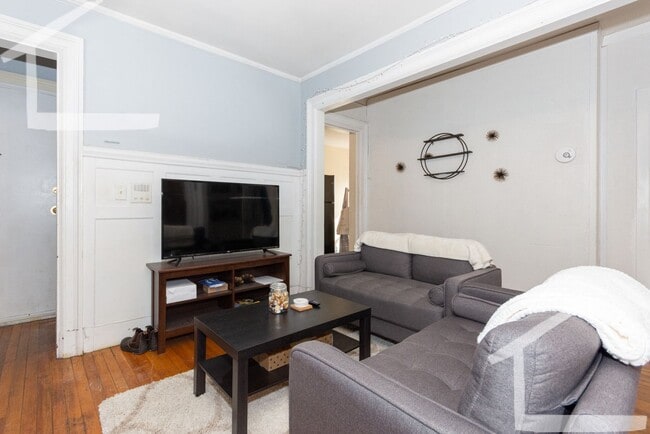 Building Photo - Amazing 3 bed 1 bed in Fenway... NICELY PRICED... SEPT 1st Move in
