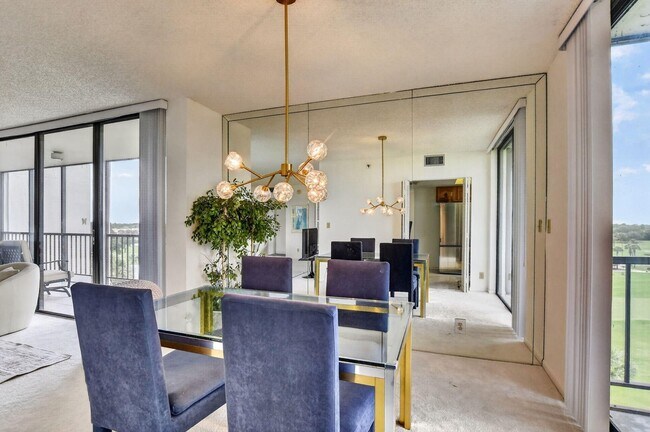 Building Photo - 6895 Willow Wood Dr
