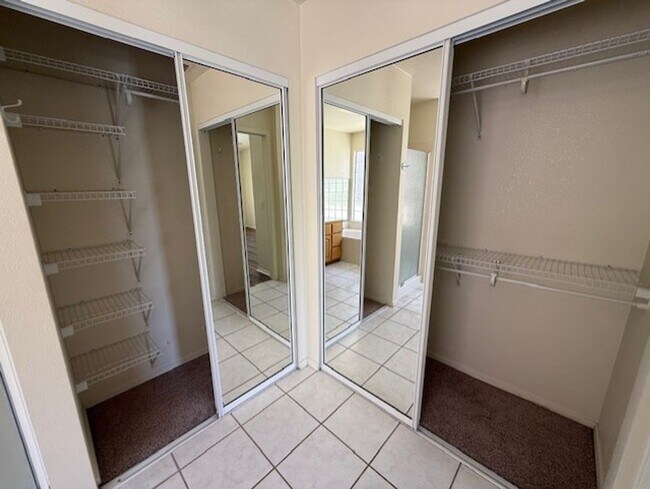 Building Photo - Occupied Do Not Disturb Tenant 3 Bedroom Plus Den & 2 Bath home Contact Property Pros Property Ma...