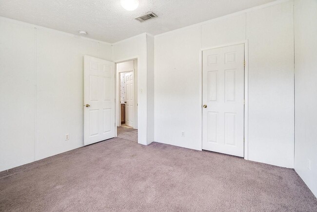 Building Photo - 1055 Low Ground Rd