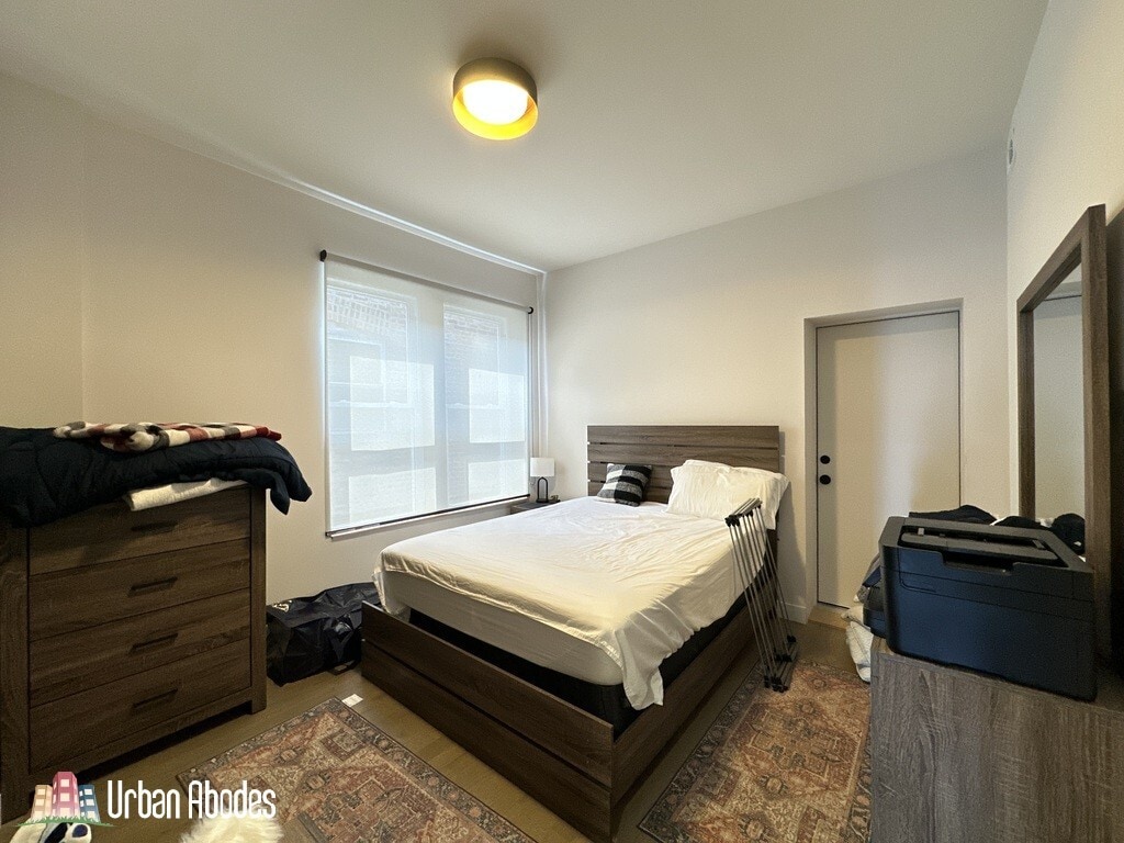 Building Photo - 908 N California Ave