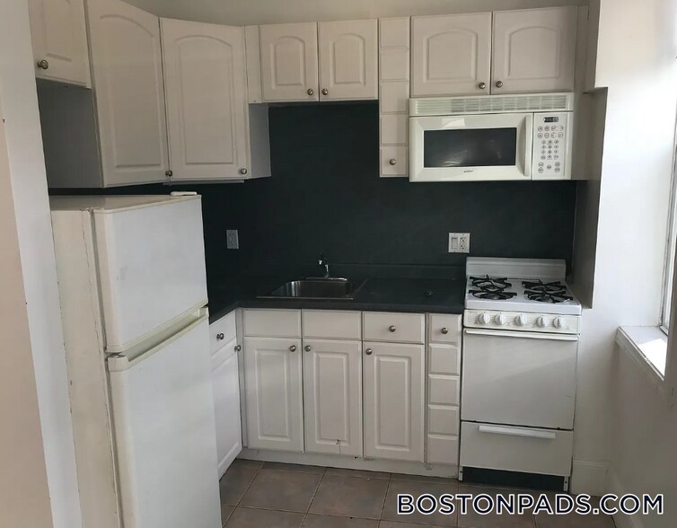 Building Photo - 151 Park Dr