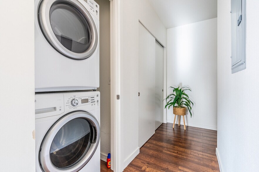 Building Photo - 2407 E Union St