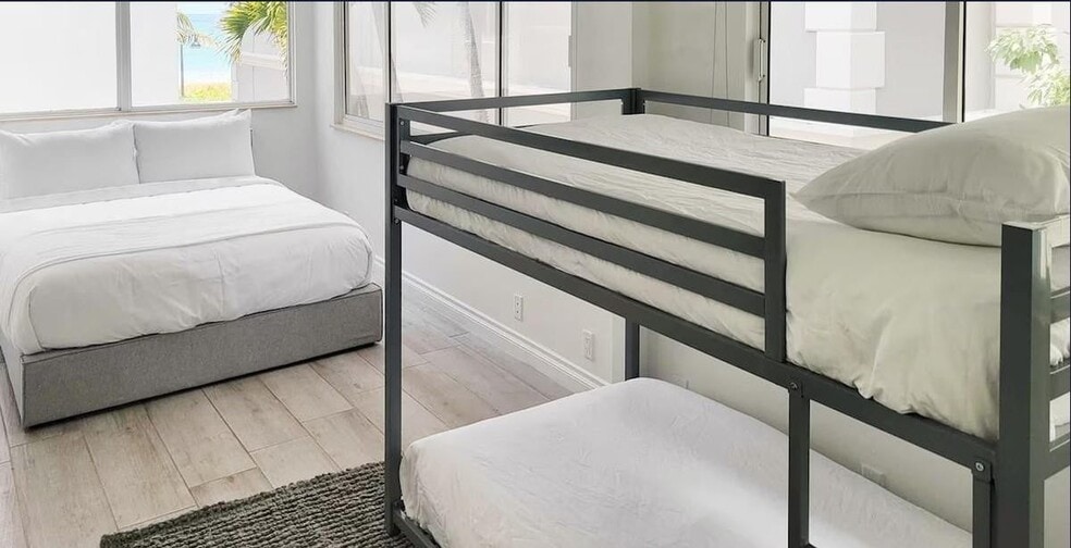 Building Photo - 3350 NE 14th Ct