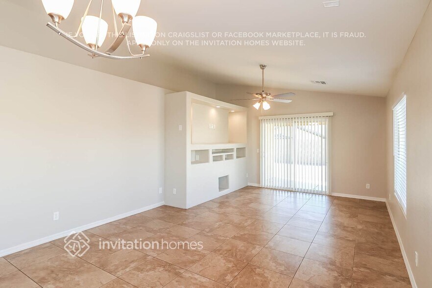 Building Photo - 5726 S 27th Dr