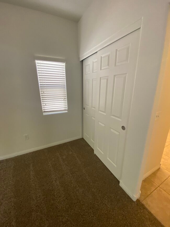Building Photo - Spacious Single Story 3- Bedroom Home!