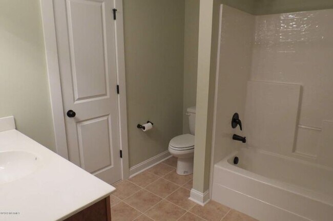 Building Photo - 1805 Fox Den Way